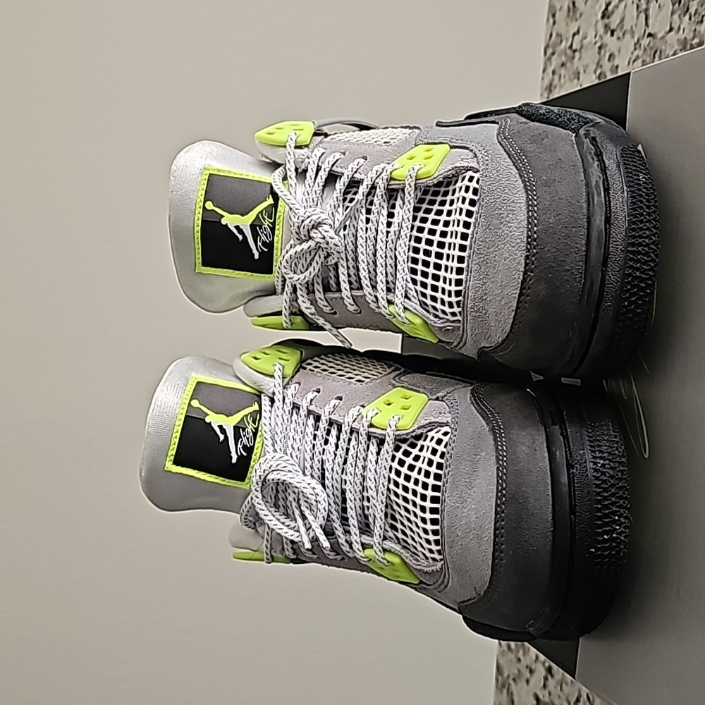 Jordan Retro 4 SE